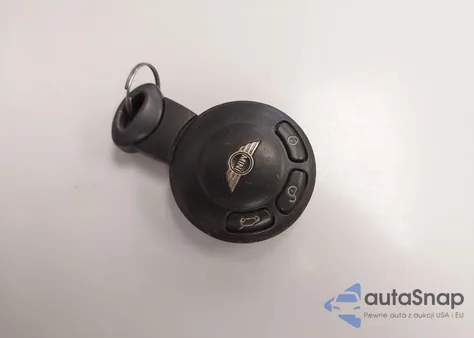 2010 Mini Cooper S z USA, uszkodzony, nr VIN WMWMF7C52ATZ73393